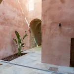 Homestay szállás Historic Ground Floor In Medieval Knights House With Sea View At The Marina