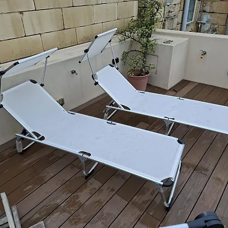 Ground Floor Appartment In Medieval Knights House With Sea View At The Marina ホームステイ