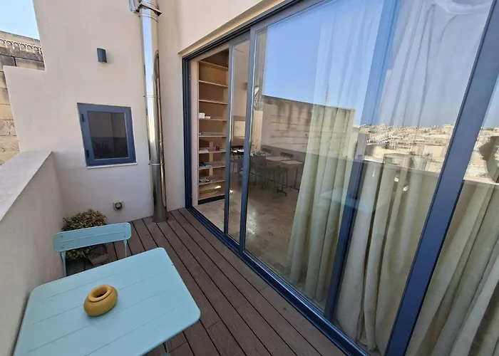 Ground Floor Appartment In Medieval Knights House With Sea View At The Marina ホームステイ セングレア