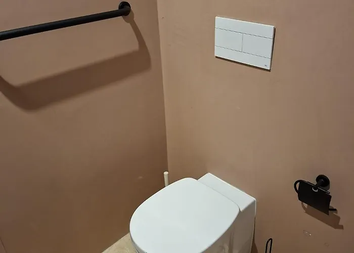 Ground Floor Appartment In Medieval Knights House With Sea View At The Marina ホームステイ *