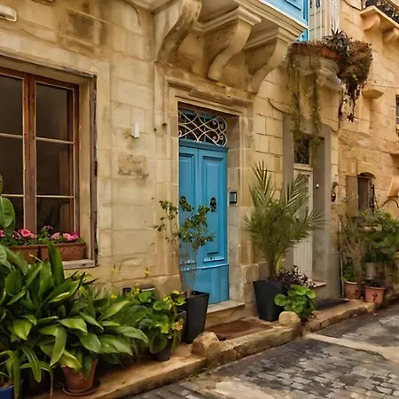 Habitación en casa particular Ground Floor Appartment In Medieval Knights House With Sea View At The Marina *