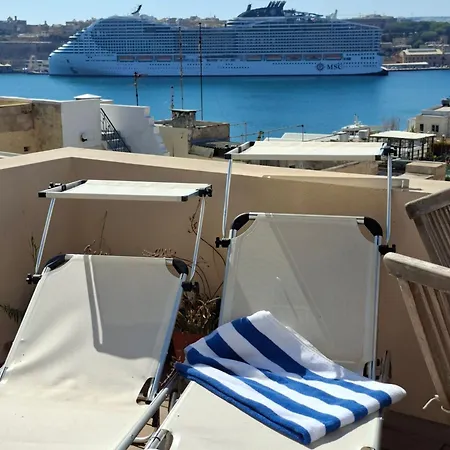 Historic Ground Floor In Medieval Knights House With Sea View At The Marina Senglea
