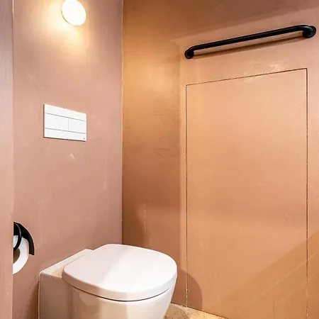 Privat bolig Historic Ground Floor In Medieval Knights House With Sea View At The Marina *