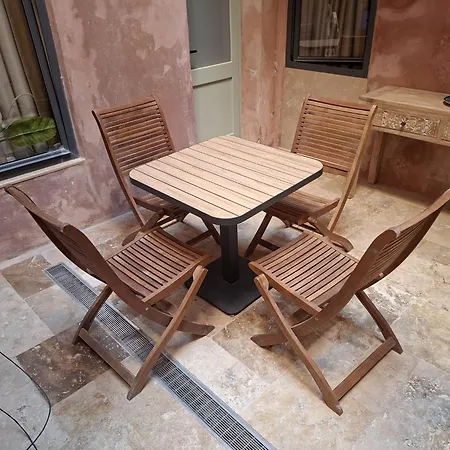 Historic Ground Floor In Medieval Knights House With Sea View At The Marina Privat bolig *