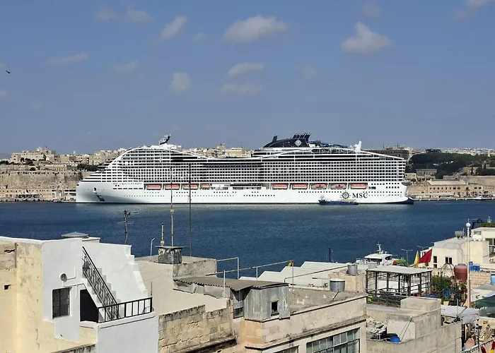 Ground Floor Appartment In Medieval Knights House With Sea View At The Marina *