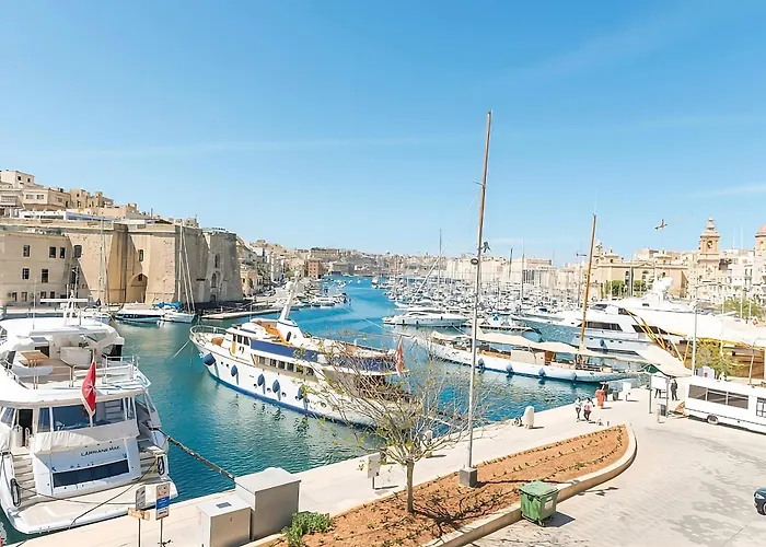 Ground Floor Appartment In Medieval Knights House With Sea View At The Marina