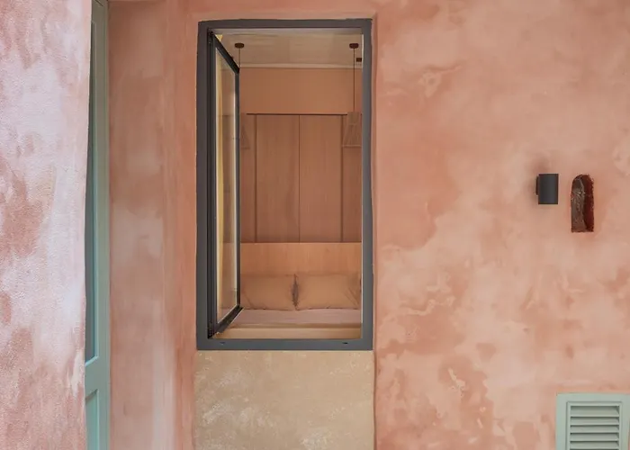 Ground Floor Appartment In Medieval Knights House With Sea View At The Marina Habitación en casa particular